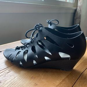 Limelight Black laceup 8